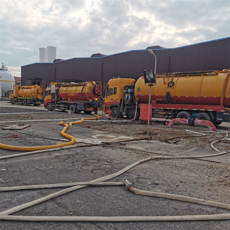 松柏镇污水池清理